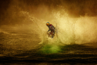 OKTOBER Tema Actionfoto. Vinnerbildet "Giocare in aqua" er fotografert av Jon Forberg.